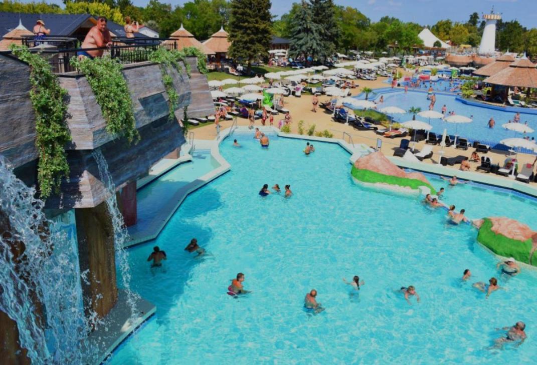 Beach Deluxe Apartman Hajdúszoboszló Eksteriør billede